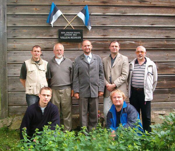 2. aastapäeva tähistamisest osavõtnud Villem Reimani Kolleegiumi liikmed. Hovard Nurme, Peeter Tulviste, Helir-Valdor Seeder, Ants Tooming ja Tiit Rosenberg. Tarmo Piir (liige alates 2004. aastast) ja Kristian Raba.