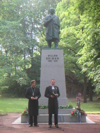 Kõnet peab EELK Kolga-Jaani koguduse õpetaja Ants Tooming, tema kõrval EELK Tartu praostkonna praost ja Tartu Pauluse koguduse õpetaja Joel Luhamets.